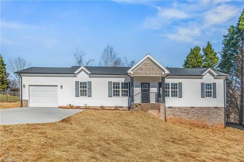 7113 Hunting Brook Court, Walkertown, NC, 27051 | Card Image