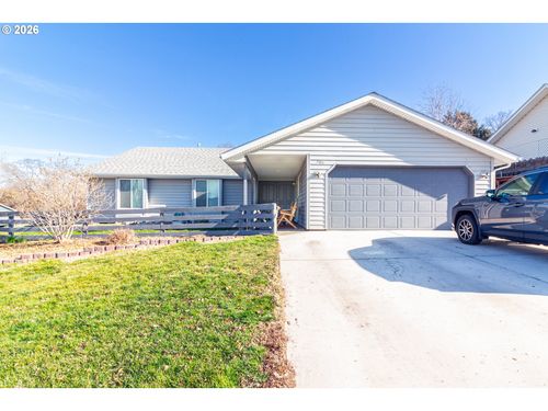 305 Se 9th Dr, Hermiston, OR, 97838-2540 | Card Image