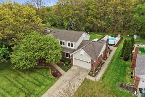 8876 Wintercove Dr, Commerce Twp, MI, 48382-3481 | Card Image