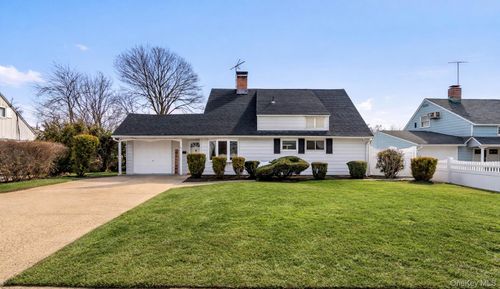 68 Summer Ln, Hicksville, NY, 11801-6328 | Card Image