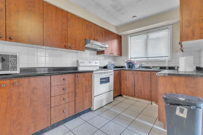 19 Langwith Crt, House other with 6 bedrooms, 3 bathrooms and 4 parking in Brampton ON | Image 5