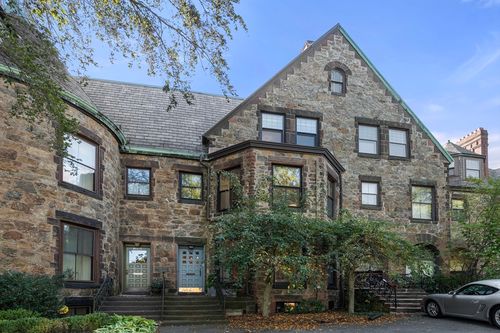 236 Walnut St, Brookline, MA, 02445-6706 | Card Image