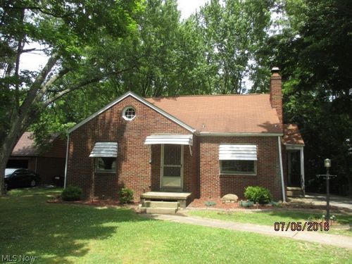 86 Ferncliff Ave, Youngstown, OH, 44512-4612 | Card Image