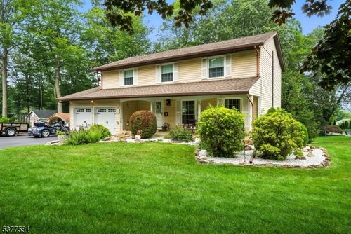 40 Camelot Dr, Budd Lake, NJ, 07828-1432 | Card Image