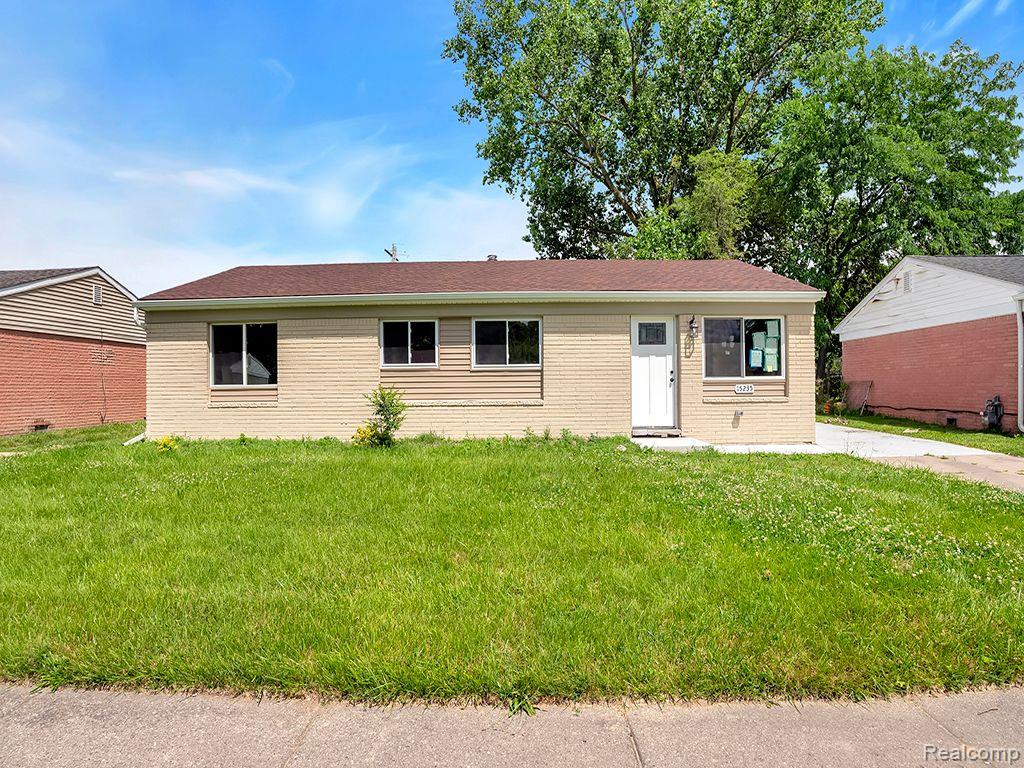 Kerstyn St, Taylor, MI 48180