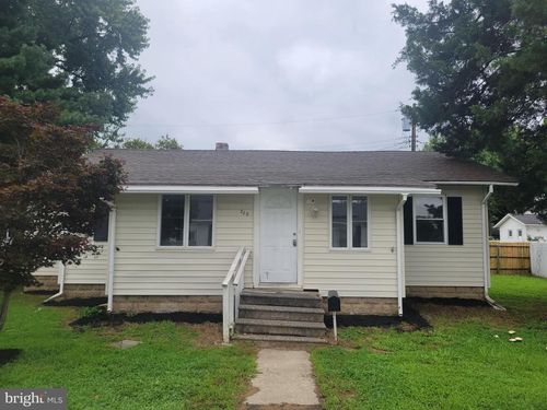 239 E St, CARNEYS POINT, NJ, 08069-2143 | Card Image