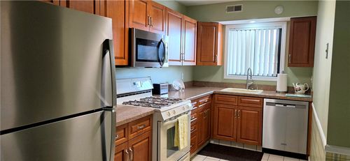 308-bldg-7-650 E Greenwich Ave, West Warwick, RI, 02893-2367 | Card Image