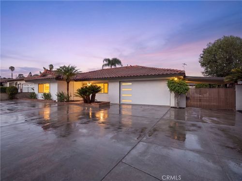 9643 Boxwood Ave, Fontana, CA, 92335-5926 | Card Image