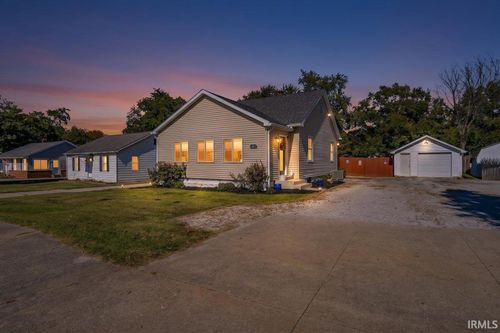 222 E Lincoln Ave, Chandler, IN, 47610-9524 | Card Image