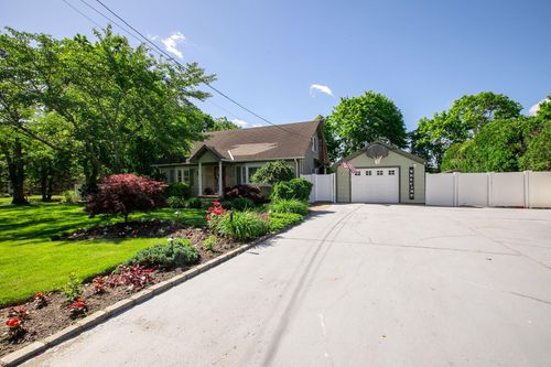 102 Greenport Ave, Medford, NY, 11763-3725 | Card Image