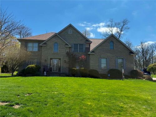 1040 Cross Creek Dr, Uniontown, PA, 15401-5658 | Card Image
