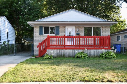 8702 Chalmers Ave, Warren, MI, 48089-2484 | Card Image