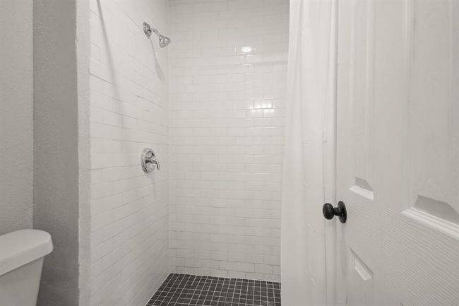 Primary Bathroom | Image 15