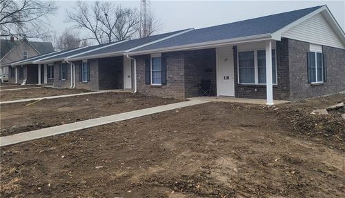 114 N Locust St, Sweet Springs, MO, 65351-1114 | Card Image