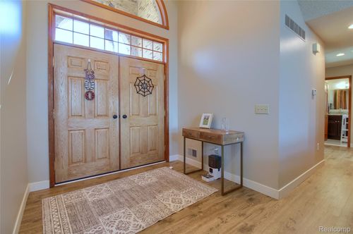 26630 Coachlight St, Woodhaven, MI, 48183-4391 | Card Image