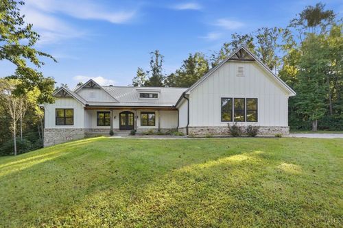 210 Blue Jay Way, Wilmington, OH, 45177-8418 | Card Image
