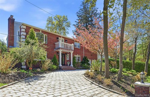 1 Kissam Ln, Glen Head, NY, 11545-1044 | Card Image