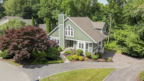 40 Nottingham Way, Mahopac, NY, 10541-3774 | Card Image