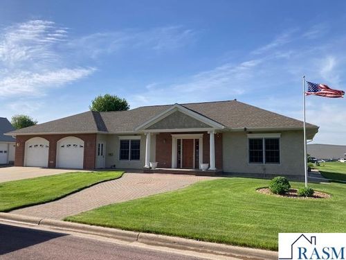 305 Brackenridge St Sw, Sleepy Eye, MN, 56085-1443 | Card Image