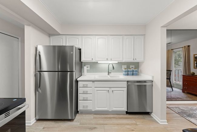 APT-2-2 - 2051 Creekside Dr, Condo with 1 bedrooms, 1 bathrooms and 1 parking in Wheaton IL | Image 13
