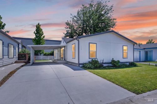 709 Liberty Ln, Emmett, ID, 83617-3792 | Card Image