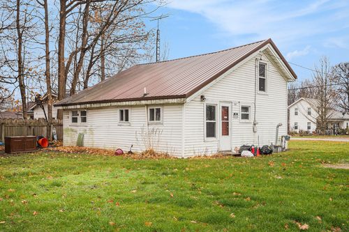 207 S Capital Ave, Athens, MI, 49011-9376 | Card Image