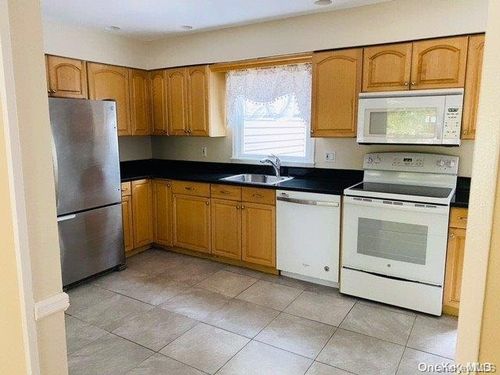 143 Dickinson Ave, E Northport, NY, 11731-1021 | Card Image