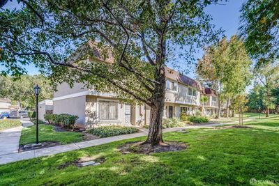 3024 Ironside Court, Townhouse with 4 bedrooms, 2 bathrooms and 3 parking in San Jose CA | Image 3