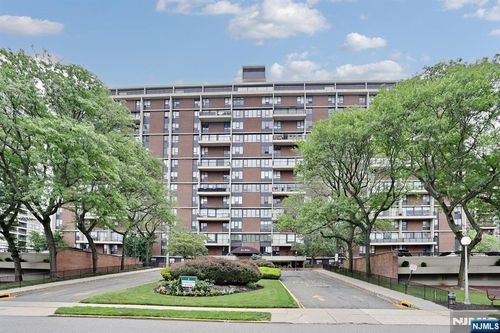 2 Horizon Rd, Fort Lee, NJ, 07024-6525 | Card Image