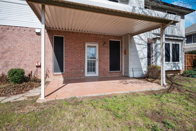 Covered patio off of famly room | Image 39