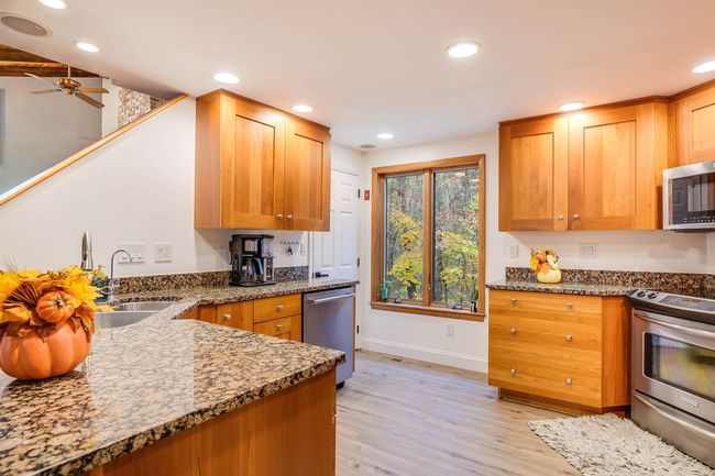 8 Windsor Blvd, House other with 3 bedrooms, 3 bathrooms and null parking in Londonderry NH | Image 13