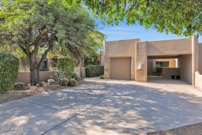 9114 E Clubhouse Court, House other with 2 bedrooms, 2 bathrooms and null parking in Scottsdale AZ | Image 2