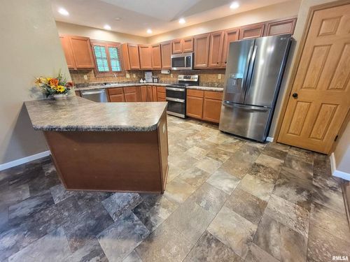 2517 Cherrybark Ln, Flora, IL, 62839-3529 | Card Image