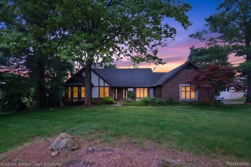 6656 Snowshoe Ln, Brighton, MI, 48116-9700 | Card Image