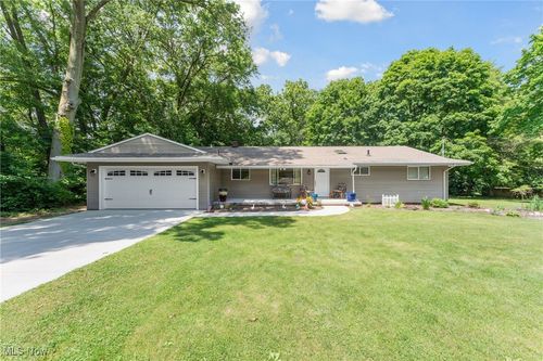 583 Knollwood Dr, Uniontown, OH, 44685-9623 | Card Image