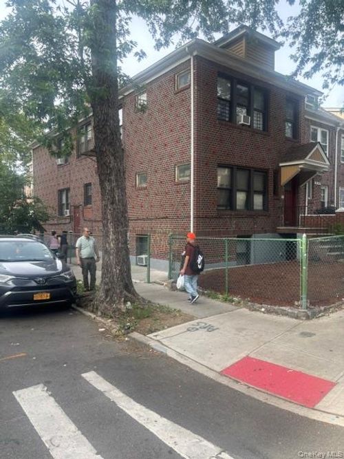 7101 35th Ave, Jackson Heights, NY, 11372-3915 | Card Image