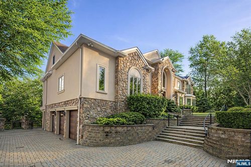 69 Woodland Rd, Montvale, NJ, 07645-1300 | Card Image