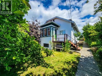 5636 Manson Ave, House other with 3 bedrooms, 2 bathrooms and null parking in Powell River BC | Image 1