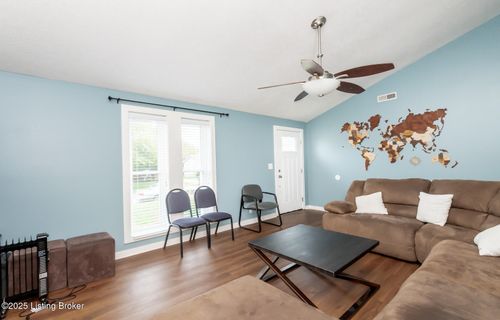 9210 Wakulla Ct, Louisville, KY, 40299-1563 | Card Image