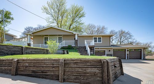 2641 S Helen St, Sioux City, IA, 51106-3210 | Card Image