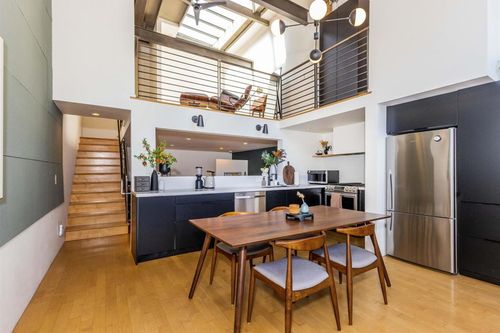 2323 Magnolia St, Oakland, CA, 94607-1809 | Card Image