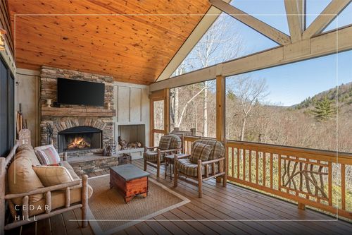 1034 E Rochester Dr, Cashiers, NC, 28717 | Card Image