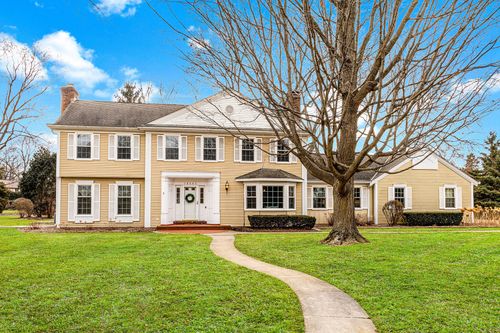 18665 Le Chateau Dr, Brookfield, WI, 53045-4976 | Card Image