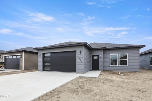 3304 34th Street W, Williston, ND, 58801 | Card Image