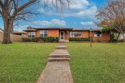 1500 Oak Cliff Rd, Fort Worth, TX, 76103-1422 | Card Image