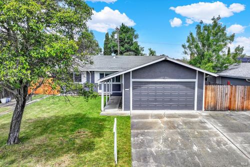 806 Meadowlark Dr, Fairfield, CA, 94533-2316 | Card Image