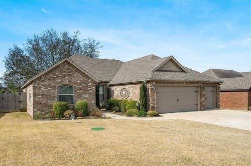 202 Pebble Beach Dr, Cave Springs, AR, 72718-9032 | Card Image
