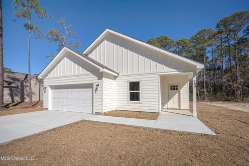 700 Peach St, Ocean Springs, MS, 39564-9363 | Card Image