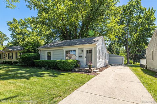 22728 Violet St, Farmington, MI, 48336-4262 | Card Image