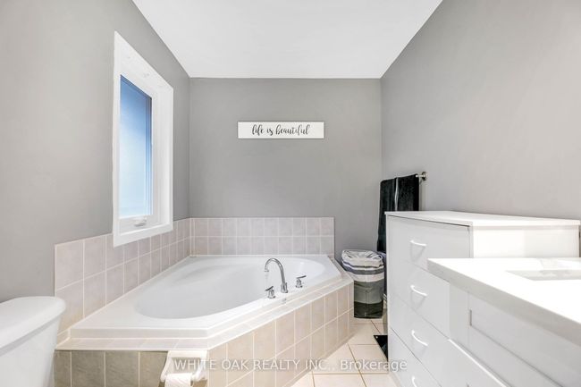 43 Sassafras Cir, House attached with 4 bedrooms, 4 bathrooms and 2 parking in Thornhill ON | Image 26